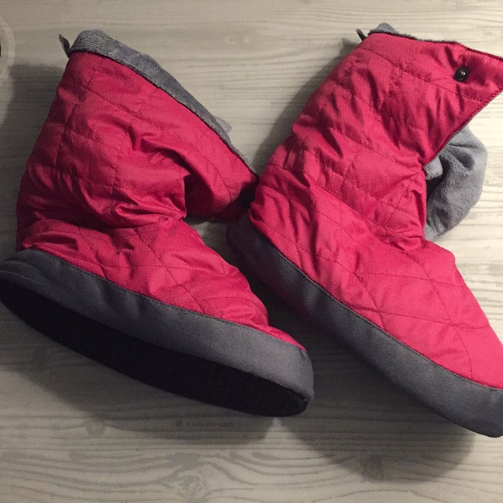 REI women’s medium down filled slippers booties